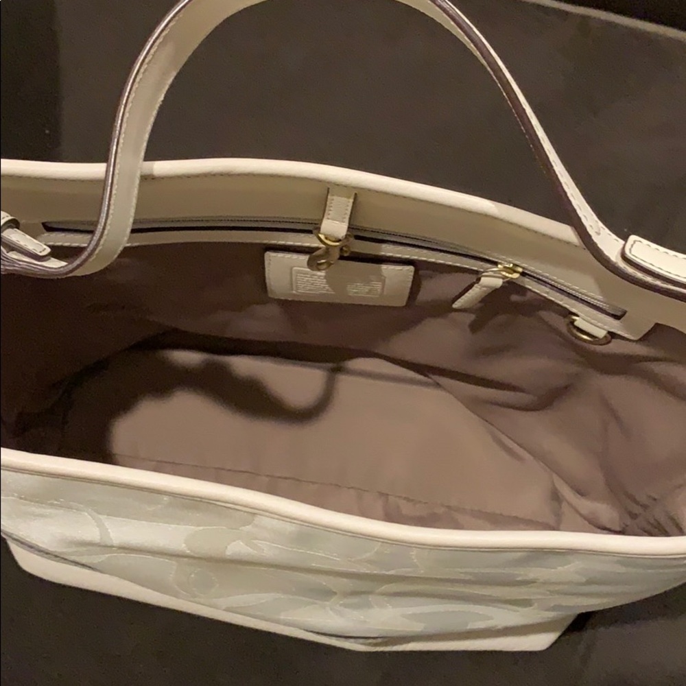 💯 Authentic Coach Handbag - Picture 4 of 9